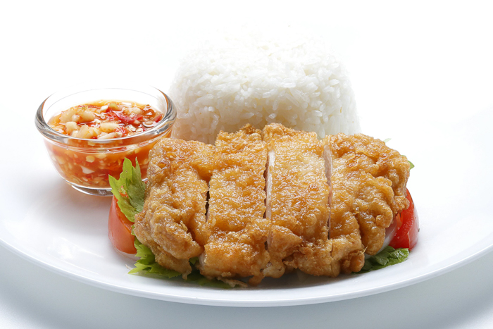 ข้าว ยำไก่กรอบแซ่บ